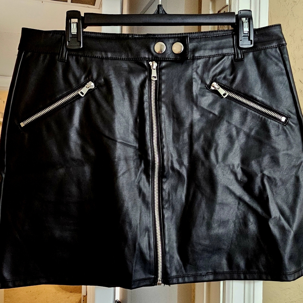 Black Faux Leather Mini Skirt with Zipper embelishments